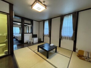 Family Room with Tatami Area | In-room safe, soundproofing, free WiFi, bed sheets - Hotel Sejour mint (Hakuba)