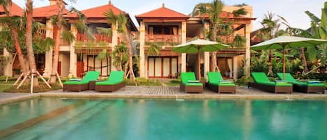 Kolam renang terbuka