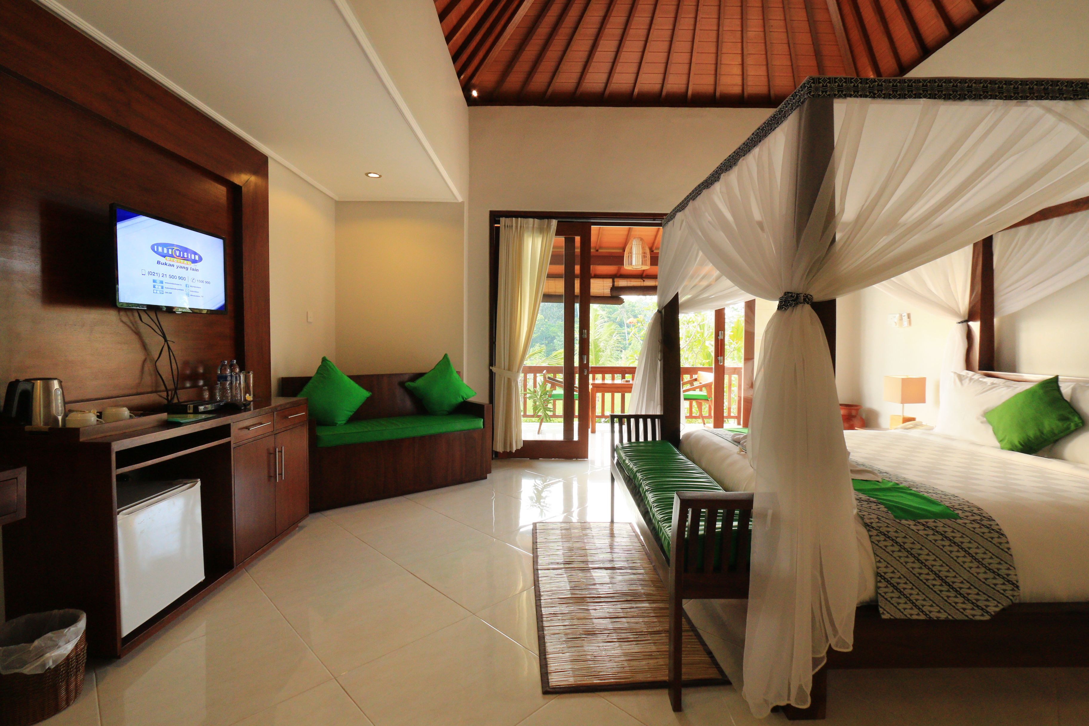 Caja de seguridad en la habitación y escritorio 