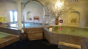 Separate bathtub and shower, deep-soaking bathtub, hair dryer - Hiroshima Capsule Hotel & Sauna New Japan EX - Caters to Men (Hiroshima)