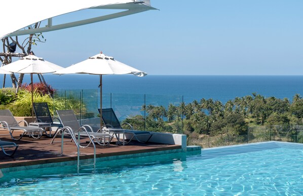 Outdoor pool, pool loungers