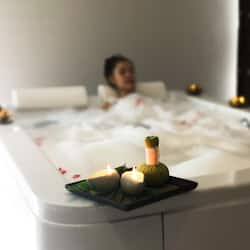 Indoor spa tub