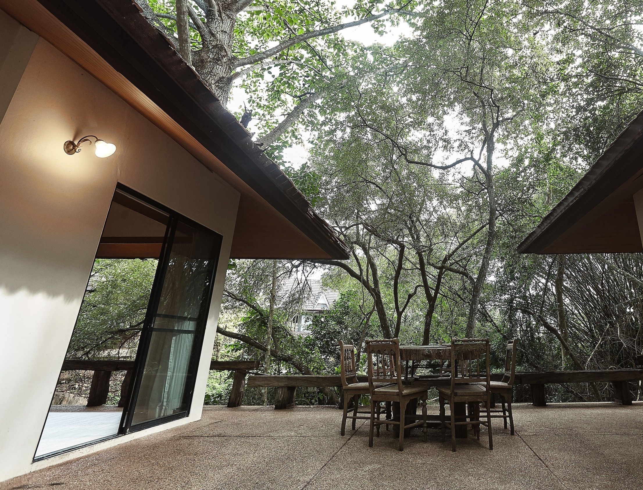 Deluxe Room | Desk, rollaway beds