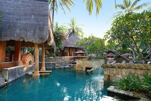 Biệt thự truyền thống, quang cảnh hồ bơi | Quang cảnh từ phòng