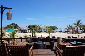 Beach views, serves lunch, dinner, and brunch - The Villas at Novotel Lombok (Kuta)