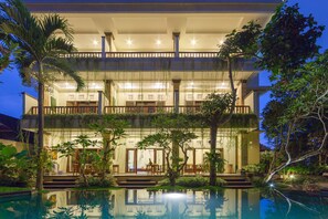 Desk, laptop workspace, soundproofing, iron/ironing board - The Tunjung Ubud Retreat (Ubud)