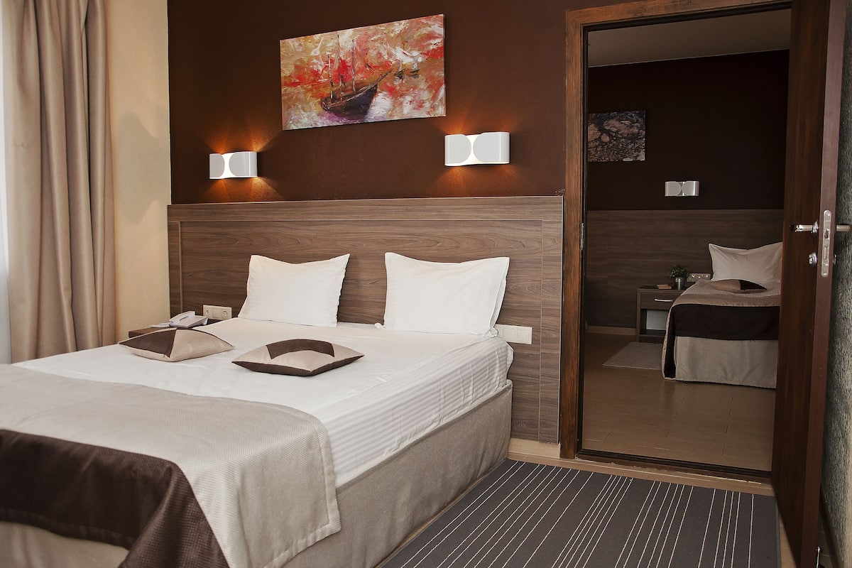 Premium bedding, minibar, in-room safe, desk