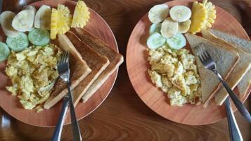 Breakfast, lunch, dinner served; Indonesian cuisine