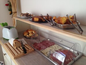 Dagelijks ontbijtbuffet (EUR 10 per persoon)