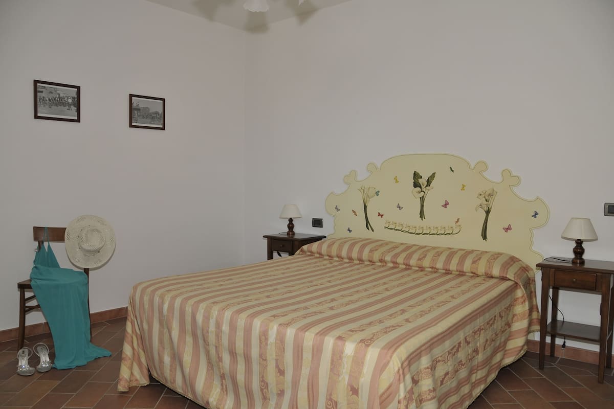 Apartamento, 3 quartos (Loggiato) | Escrivaninha, ferros/tábuas de passar roupa, Wi-Fi de cortesia