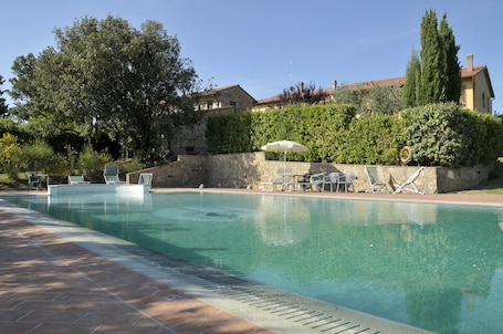 Outdoor pool, pool umbrellas, sun loungers
