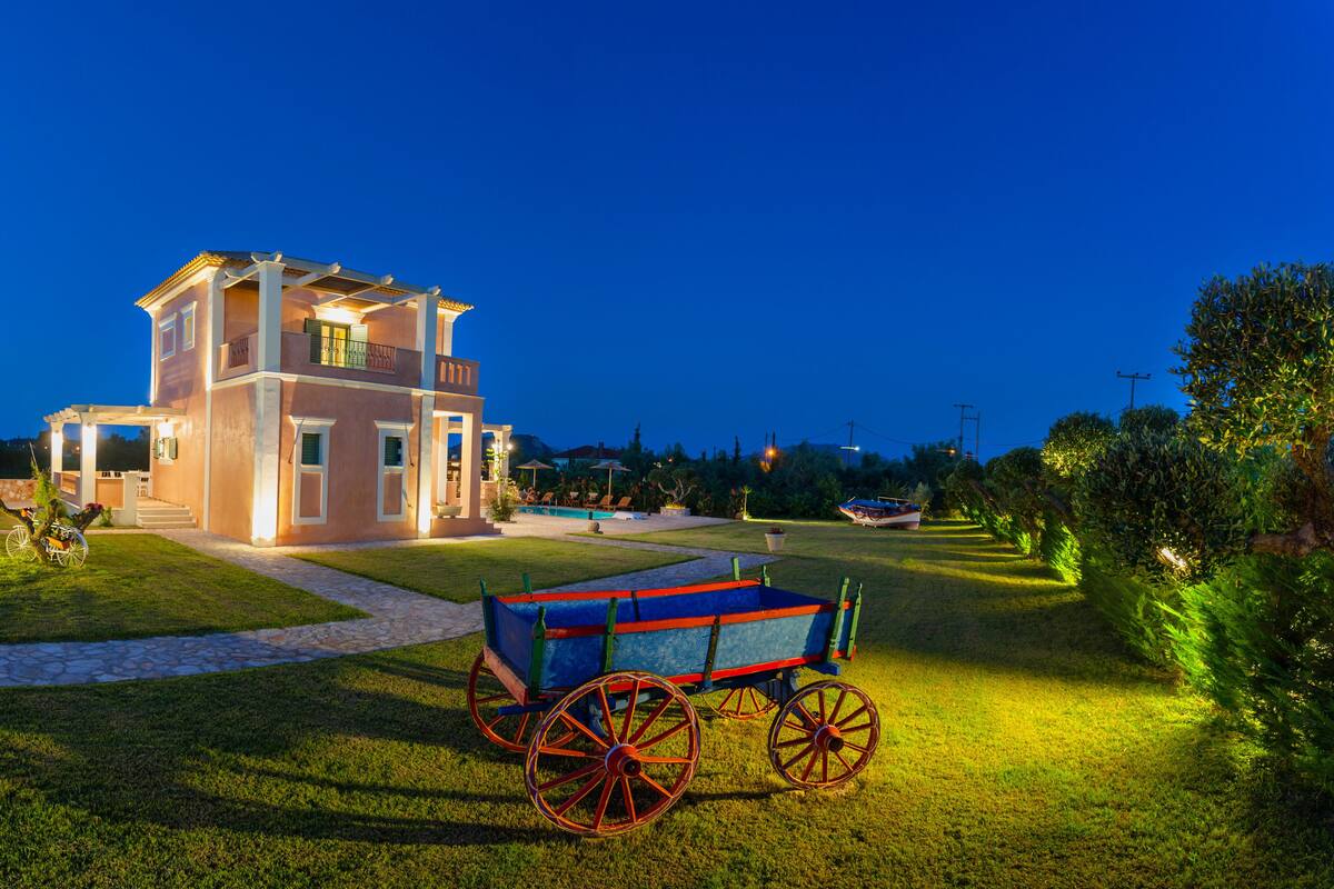 Luxury Villa, Hill View | Property grounds