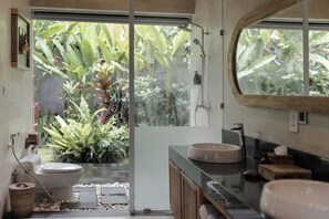 Grand One Bedroom with Forest View Villa with Private Pool | Salle de bain | Pantoufles