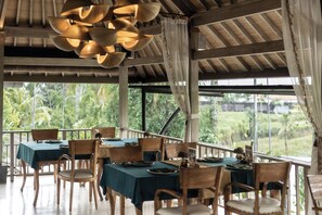 Café da manhã, almoço e jantar