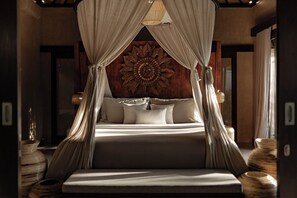 Grand One Bedroom Villa with Private Pool | Caja fuerte, cortinas opacas, tabla de planchar con plancha