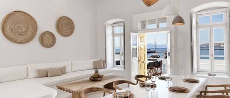 Villa, 4 Schlafzimmer, Meerblick | Essbereich im Zimmer