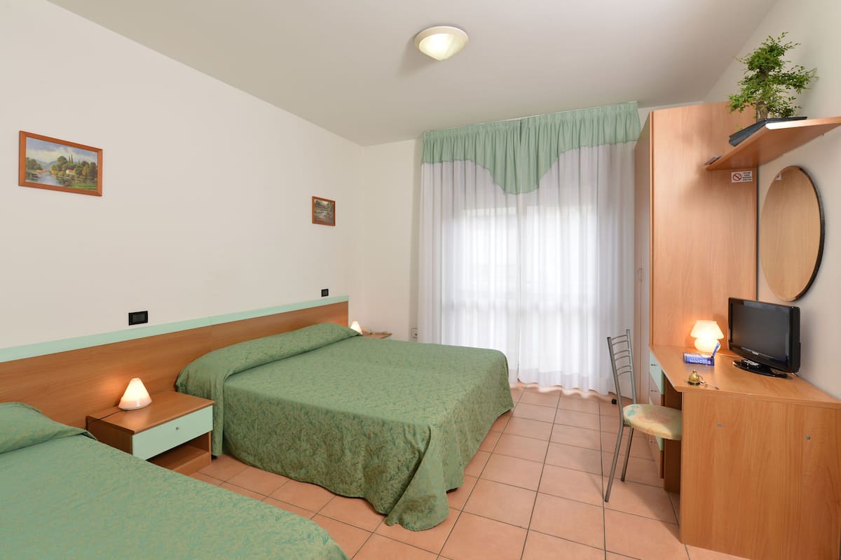 Triple Room | Premium bedding, in-room safe, desk, laptop workspace
