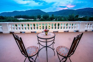 Terrace/patio - Chateau de Khaoyai Hotel & Resort (Pak Chong)