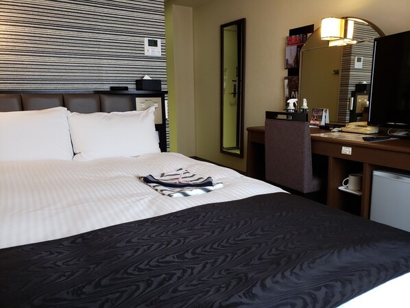 Desk, free WiFi, bed sheets