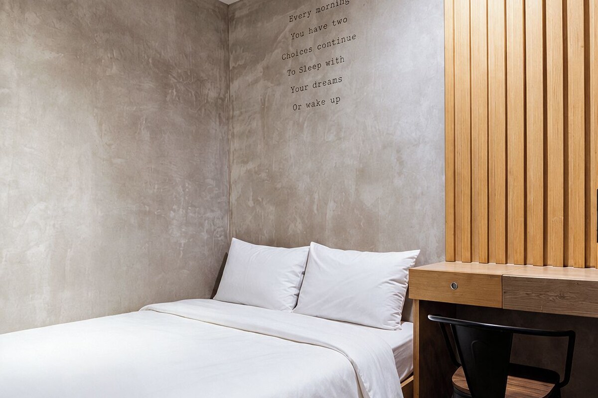 Habitació doble econòmica | Wifi gratuïta i roba de llit 