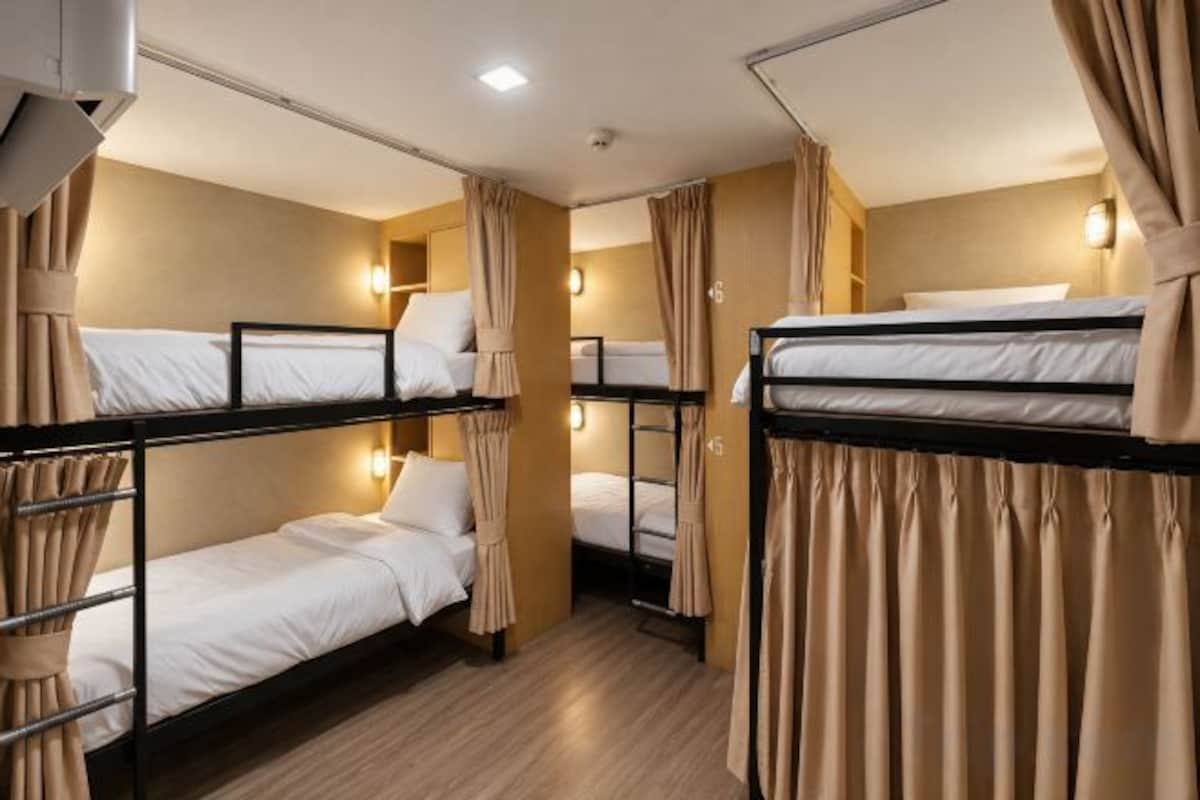 A Bed in Mixed Dormitory