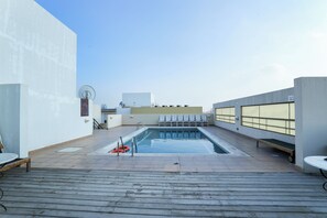 Outdoor pool - Capital O 111 Infinity Suites (Manama)