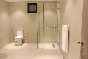 Bathroom | Shower, free toiletries, towels, soap - Capital O 111 Infinity Suites (Manama)
