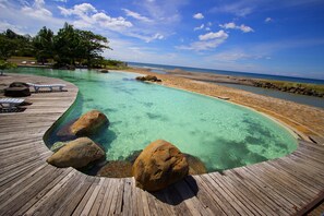 3 outdoor pools, open 7:00 AM to 6:00 PM, sun loungers - Las Casas Filipinas de Acuzar (Bagac)