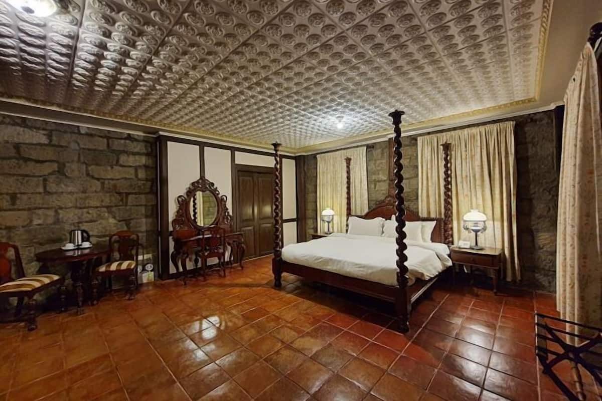 In-room safe, free WiFi, bed sheets