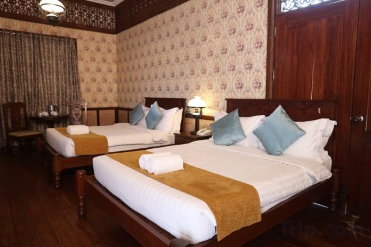 In-room safe, WiFi (free), bed sheets