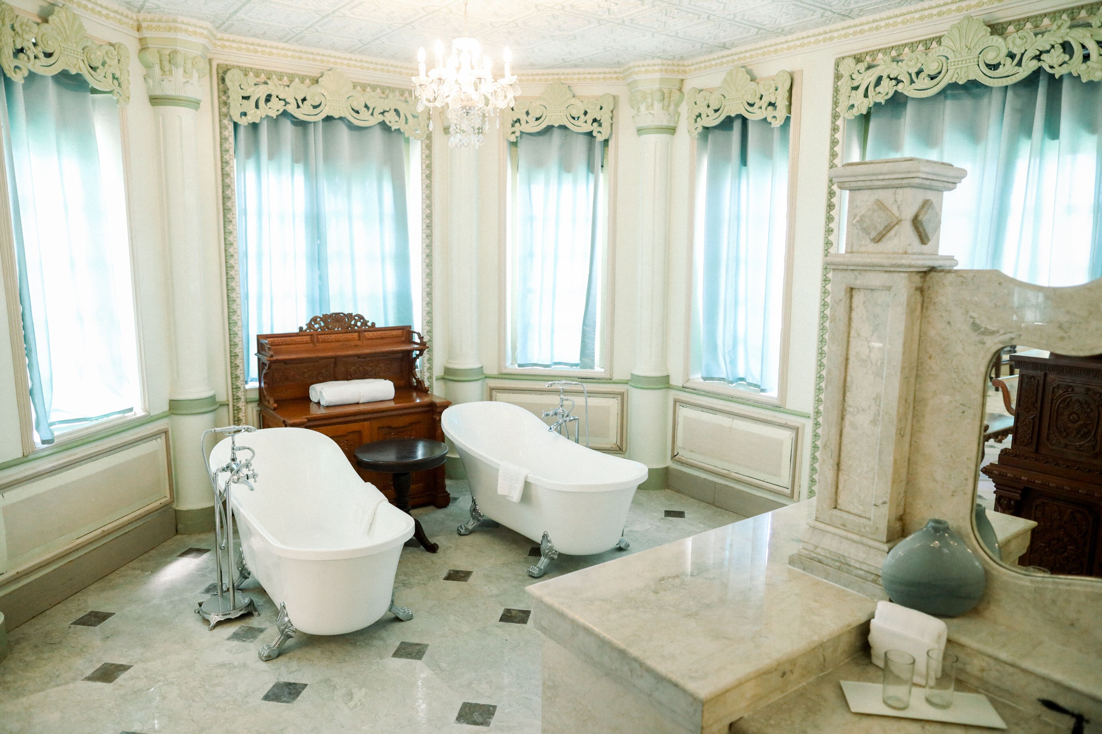 ハウス (Casa La Drillo) | バスルーム | 個別の浴槽とシャワー、深めの浴槽、バスアメニティ (無料)、ヘアドライヤー