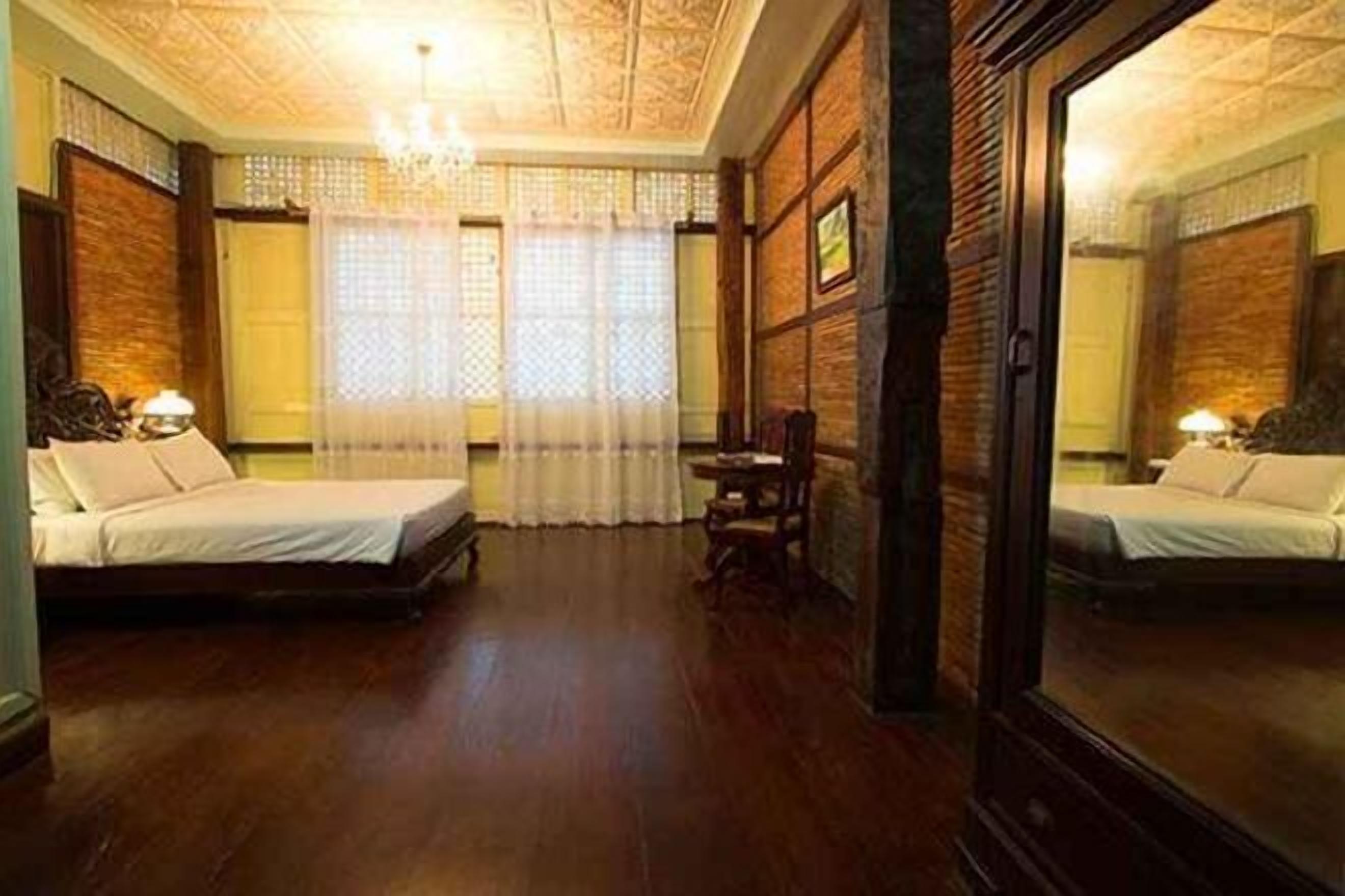 In-room safe, free WiFi, bed sheets