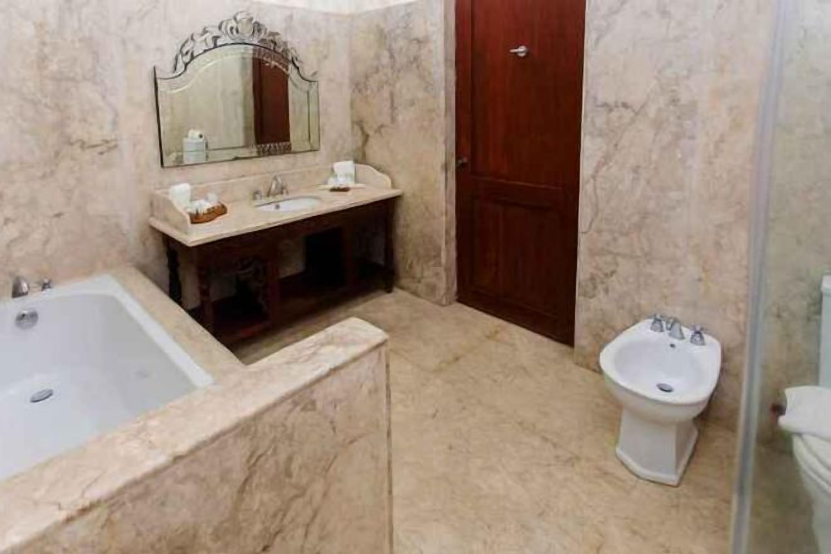 Separate tub and shower, deep soaking tub, free toiletries, hair dryer