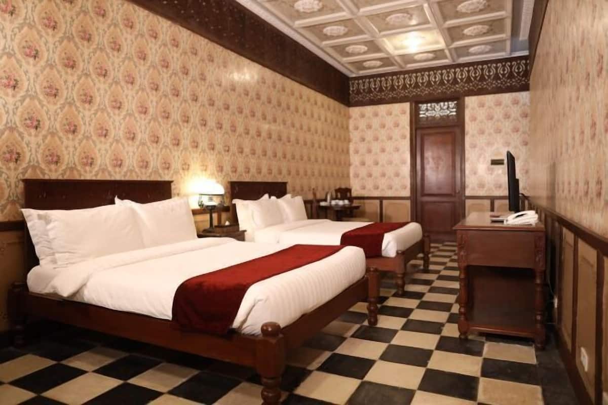 In-room safe, free WiFi, bed sheets