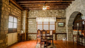 Casa Binondo 2 | In-room safe, free WiFi, bed sheets