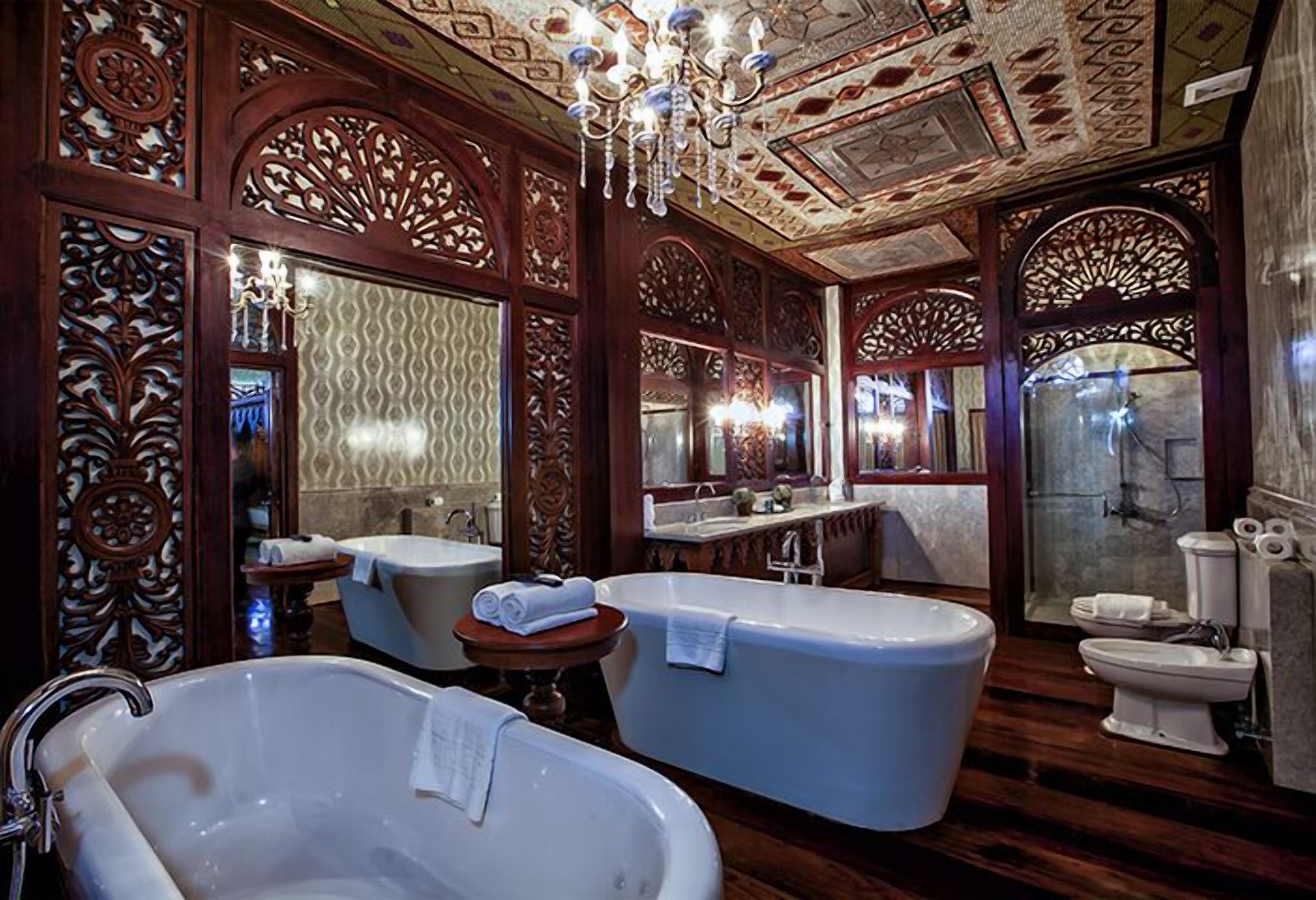 casa byzantina | deep-soaking bathtub