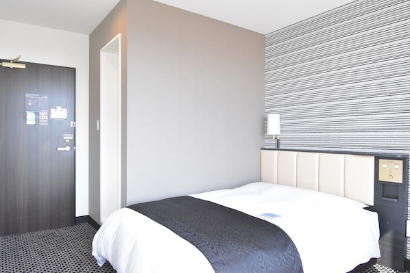 Down duvets, desk, soundproofing, free WiFi