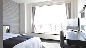 Down duvets, desk, soundproofing, free WiFi