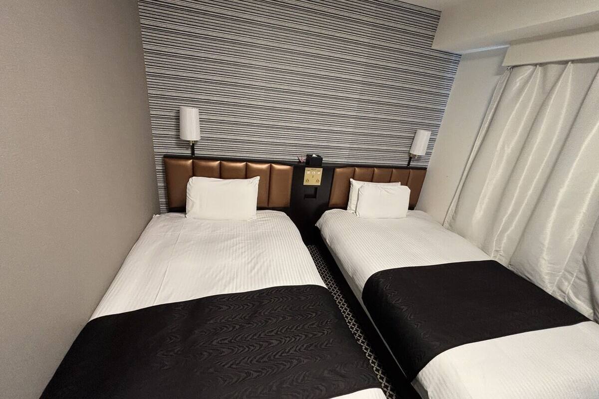 Daunenbettdecken, Schreibtisch, schallisolierte Zimmer, kostenloses WLAN