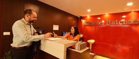 Check-in/check-out kiosk