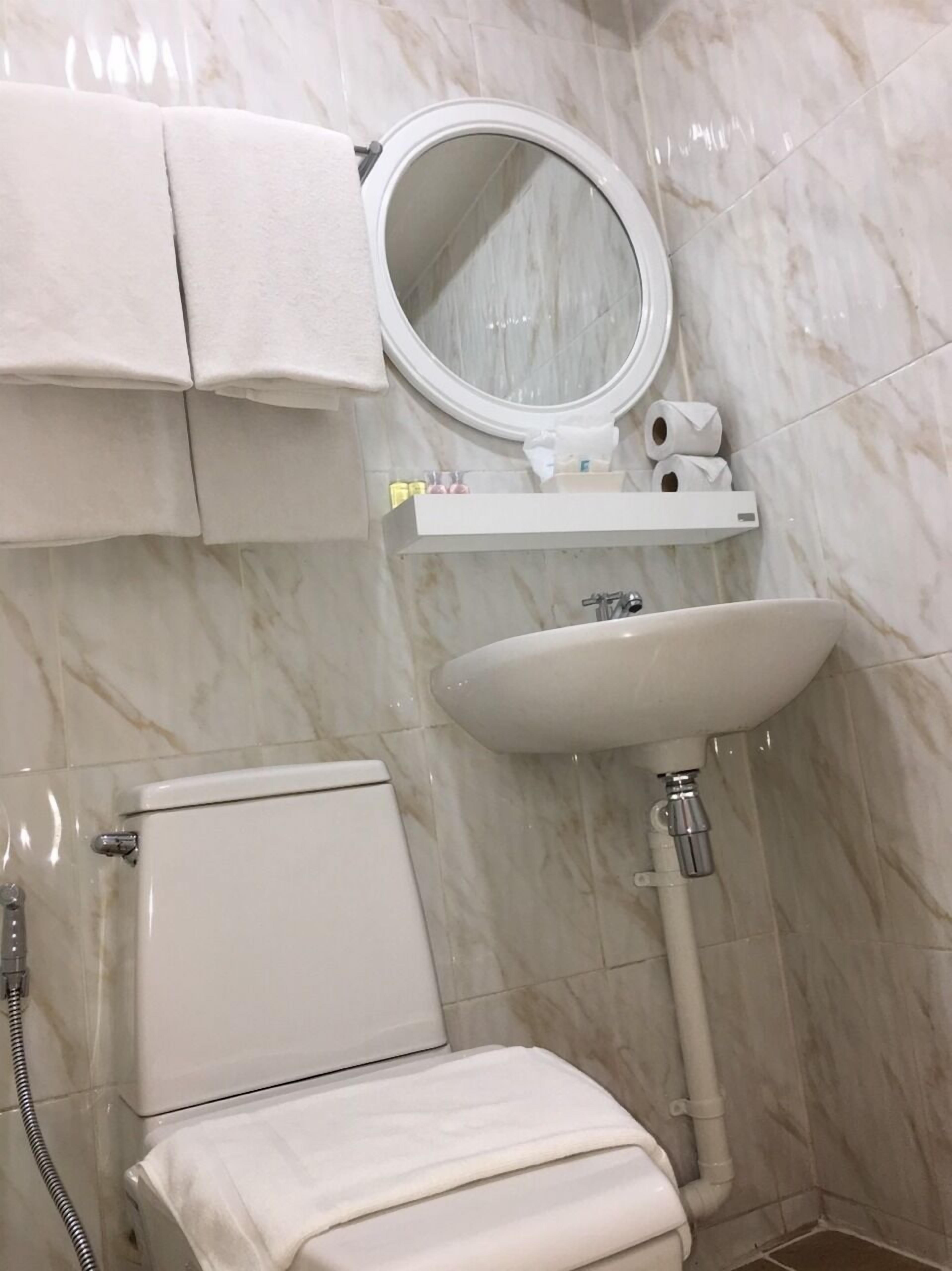 Phòng 4 dành cho gia đình, 1 phòng ngủ | Phòng tắm | Buồng tắm vòi sen, đồ dùng nhà tắm miễn phí, máy sấy tóc, khăn tắm 