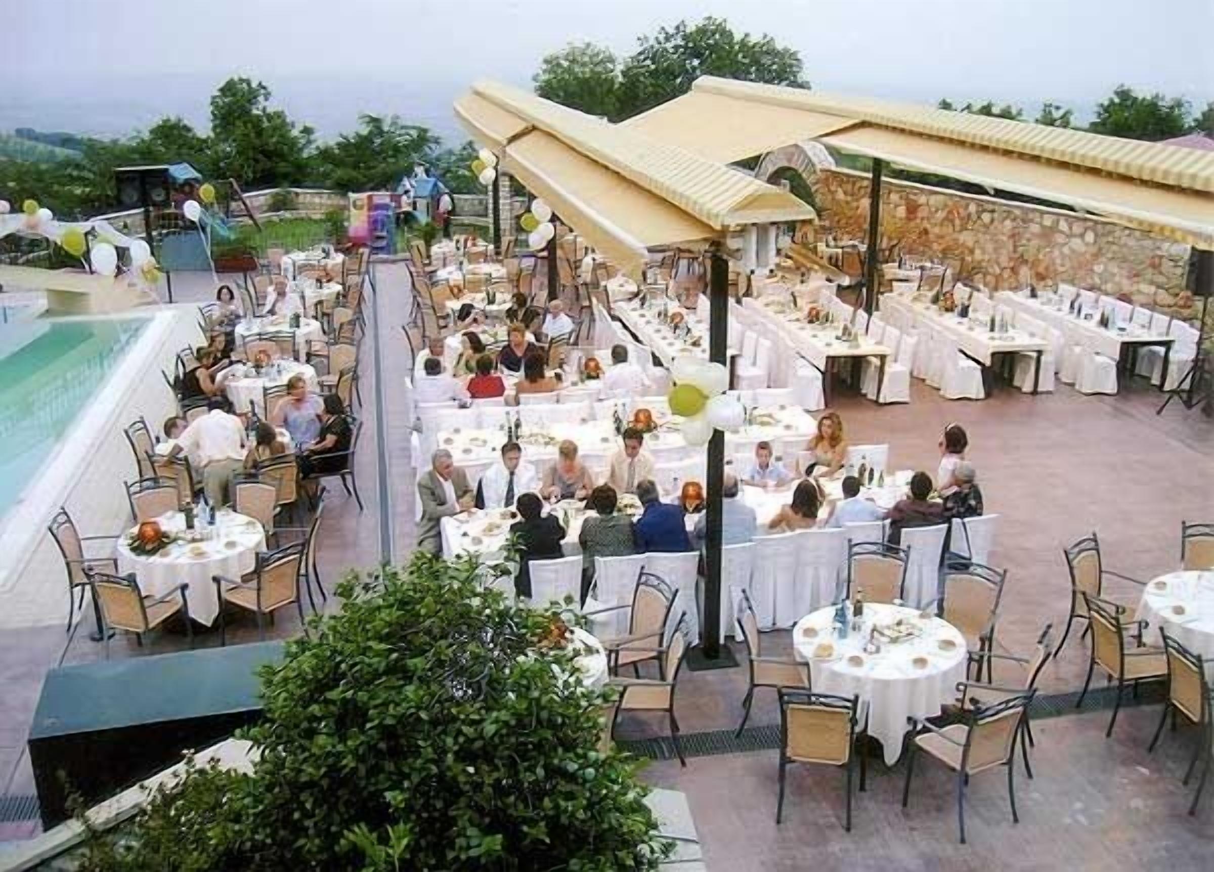 Breakfast, lunch and dinner served