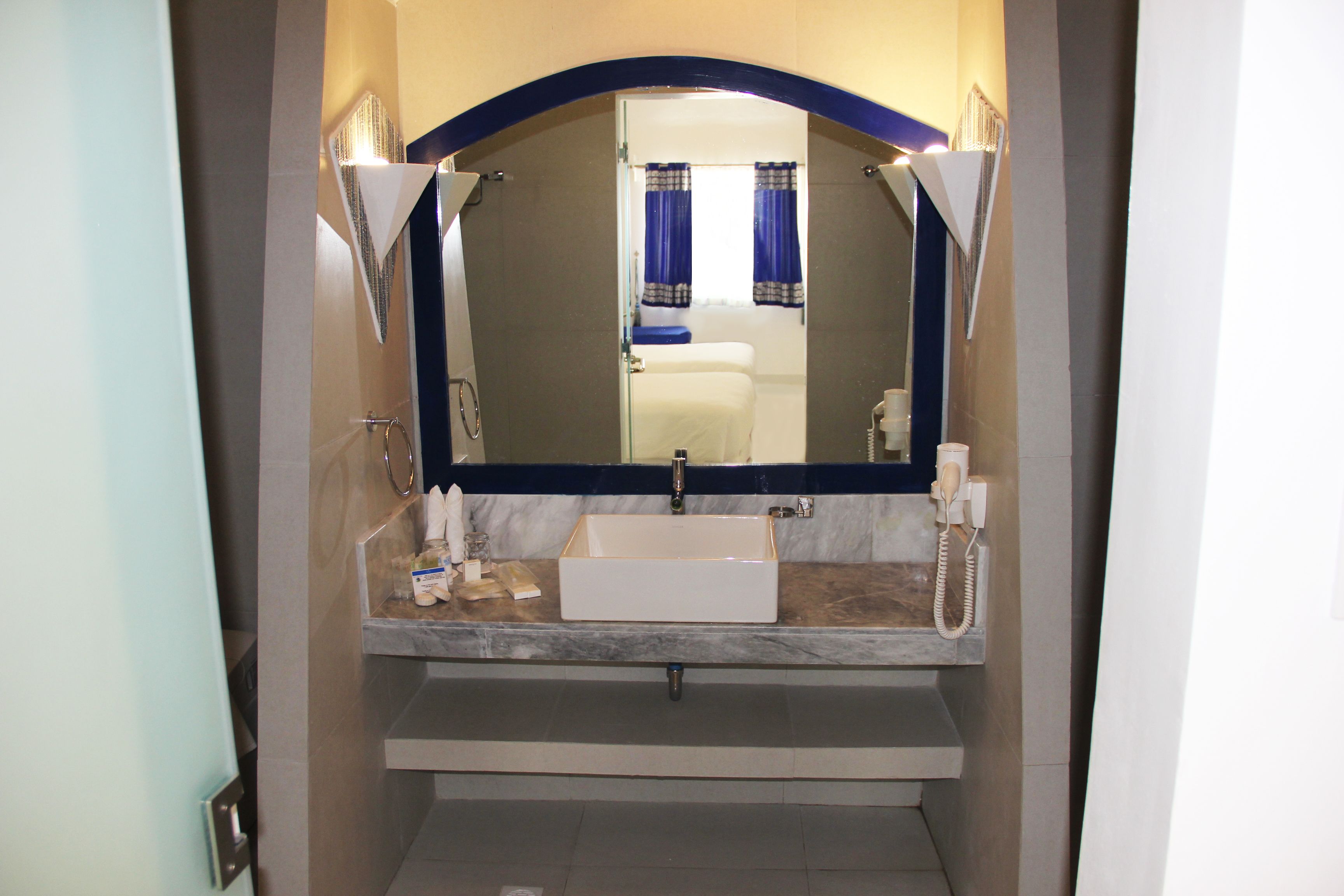 2 bedroom villa with pool access | bathroom sink