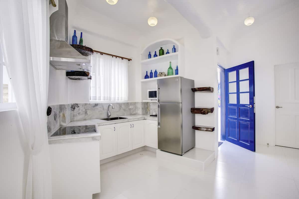 1 bedroom, desk, free wifi, bed sheets