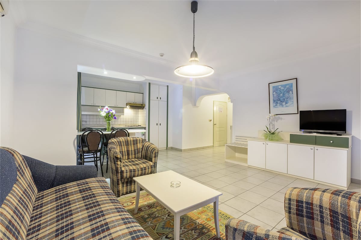 Apartment, 1 Bedroom | In-room safe, desk, WiFi