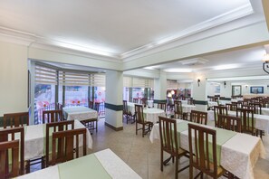 Se sirven desayunos, almuerzos y cenas