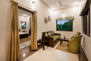 Flat-screen TV - Mulberry Araliayas Resort & Spa (Udaipur)