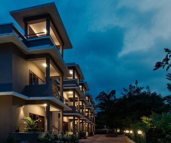 Front of property – evening/night - Mulberry Araliayas Resort & Spa (Udaipur)