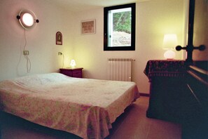 Basic Apartment, Non Smoking | Laptop workspace, blackout curtains, travel cot, free WiFi - B&B L'Intrigante (Seborga)