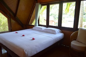 Garden Views 2 Bedrooms Villa | 2 bedrooms, free minibar, in-room safe, desk